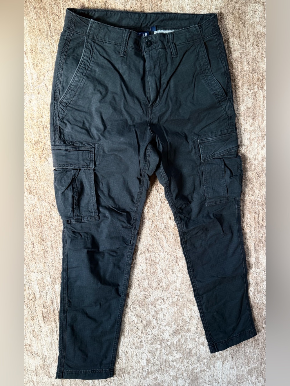 GAP Men's Black Cargo Pants with Multiple Pockets 29x30